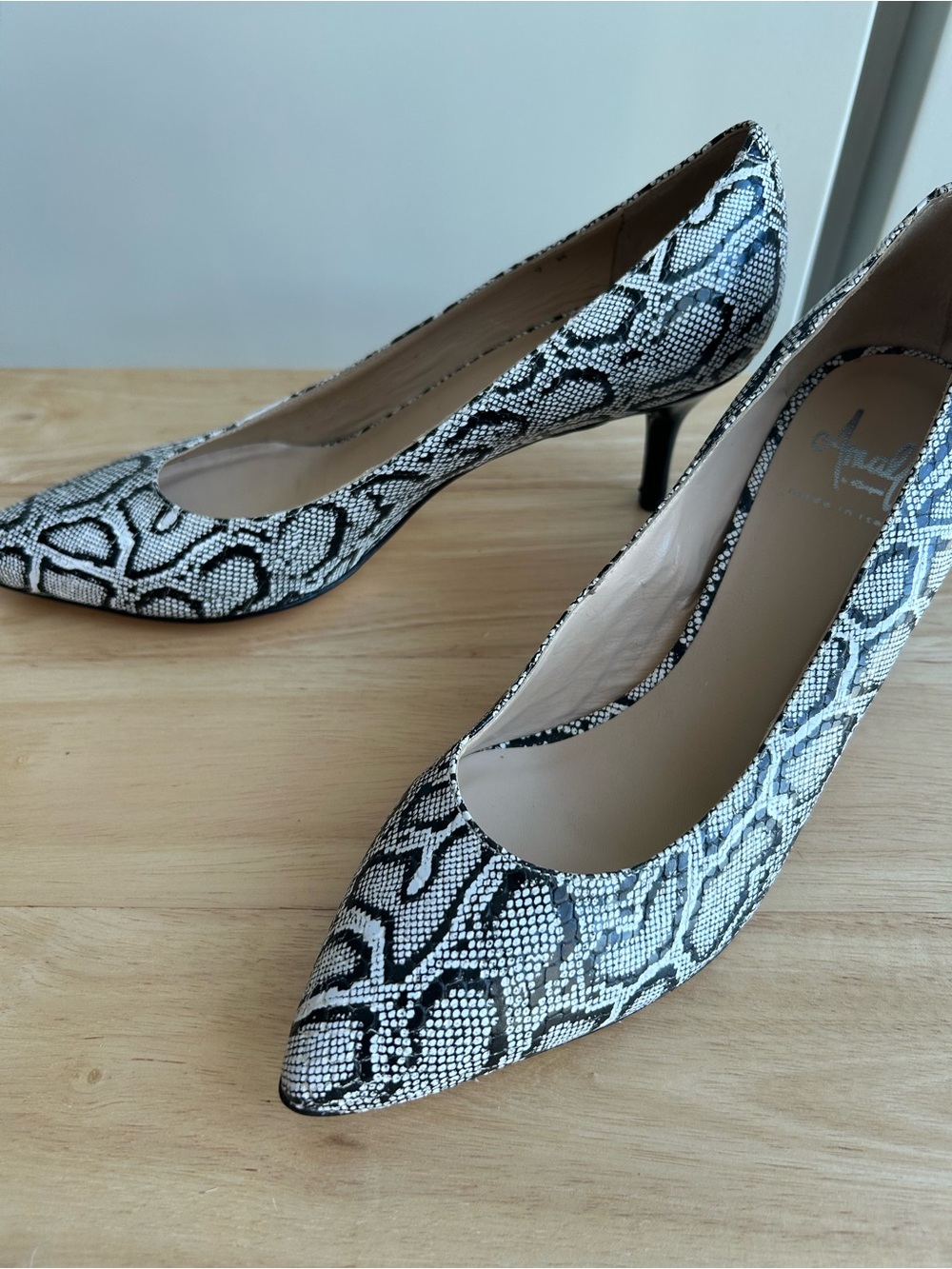 Amalfi by Rangoni Black & White Leather Snake-Print Pointed Toe Pumps, Size 8.5